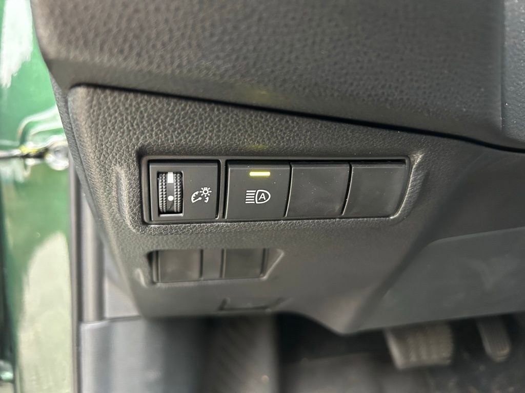 Used 2025 Toyota Corolla Cross XLE image 18