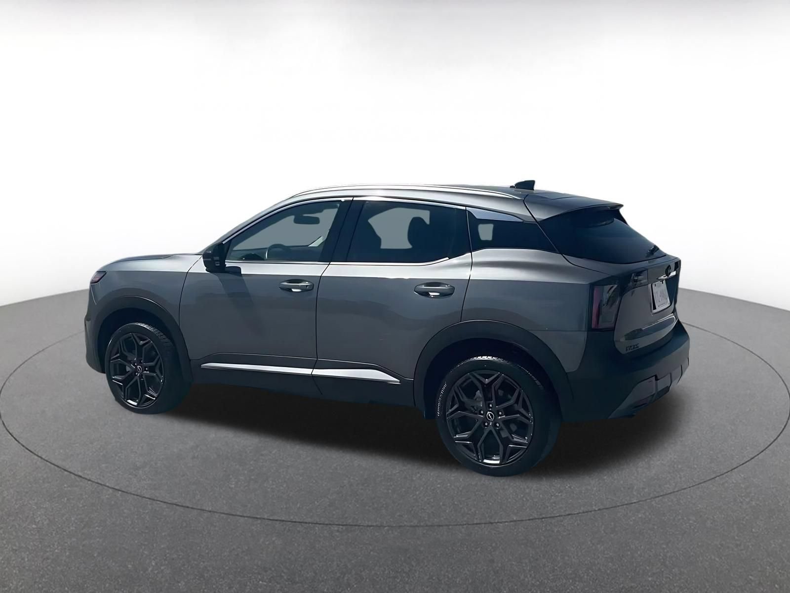 Used 2026 Nissan Kicks SR AWD/4WD image 8