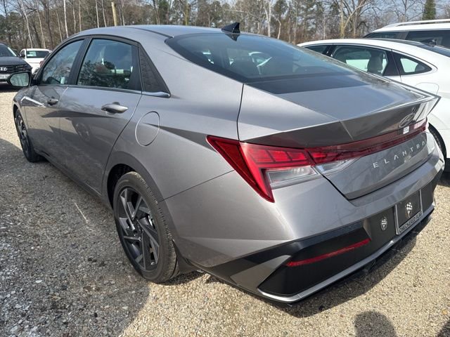 Used 2025 Hyundai Elantra SEL image 12