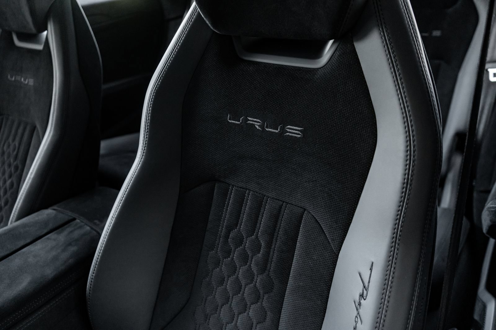 Used 2023 Lamborghini Urus Performante AWD/4WD image 29