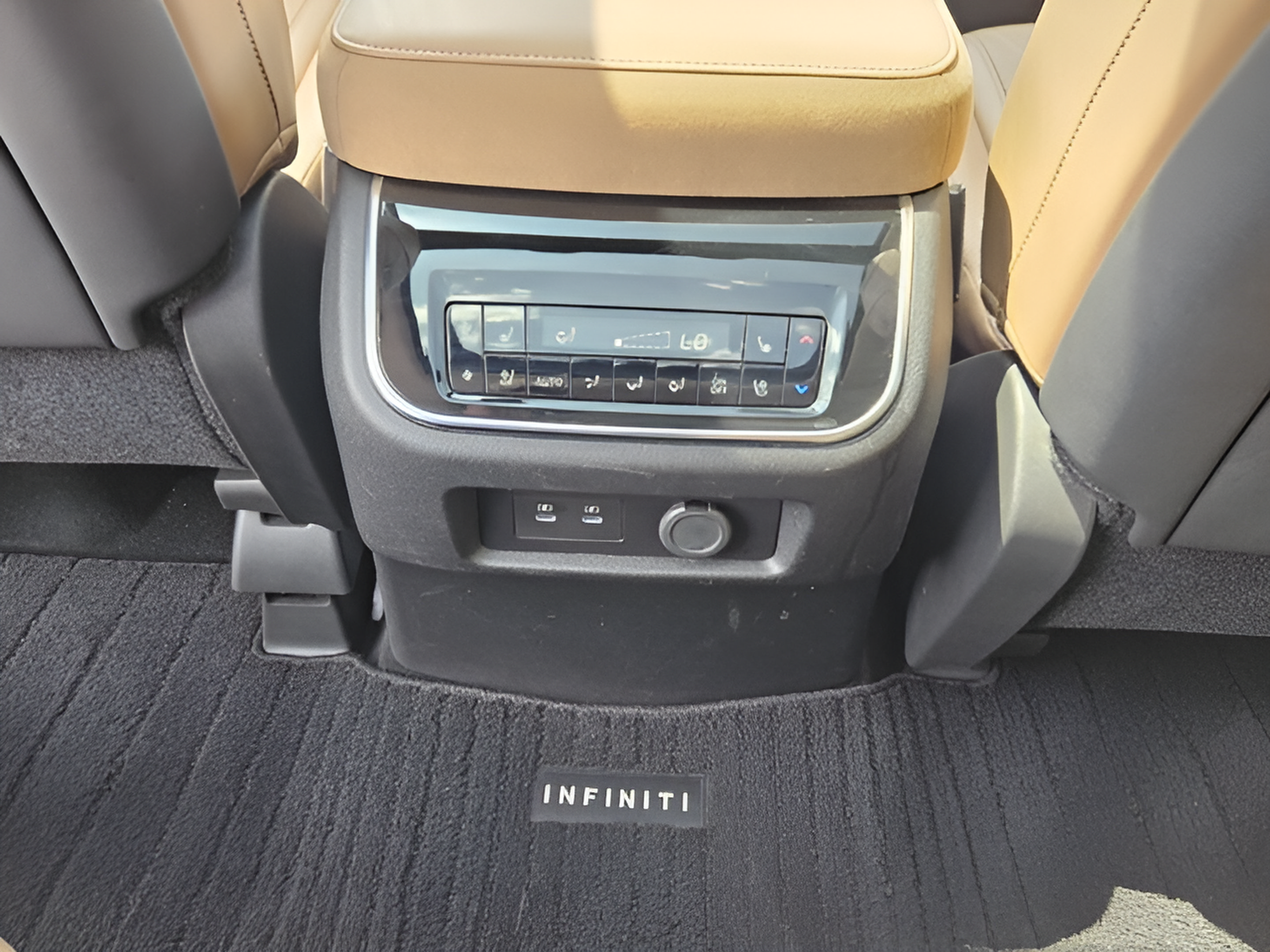 Used 2025 INFINITI QX80 Sensory AWD/4WD image 12