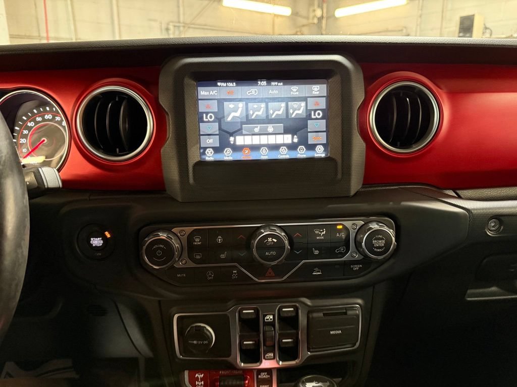 Used 2021 Jeep Wrangler Unlimited Rubicon w/ Cold Weather Group AWD/4WD image 9