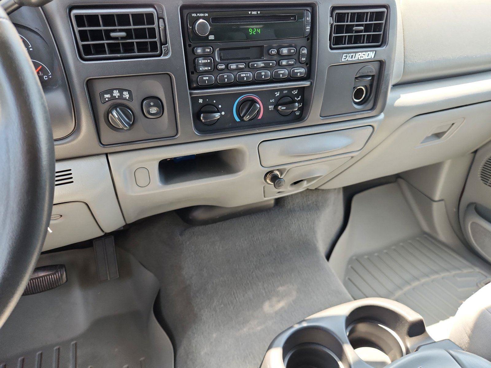 Used 2005 Ford Excursion XLT AWD/4WD image 28