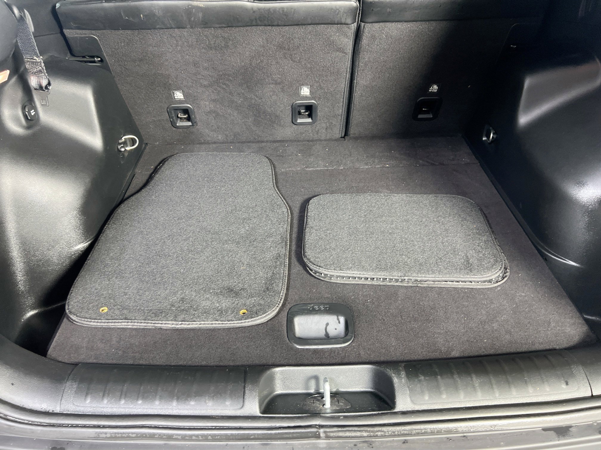 Used 2022 Jeep Cherokee Trailhawk w/ Technology Group B image 24