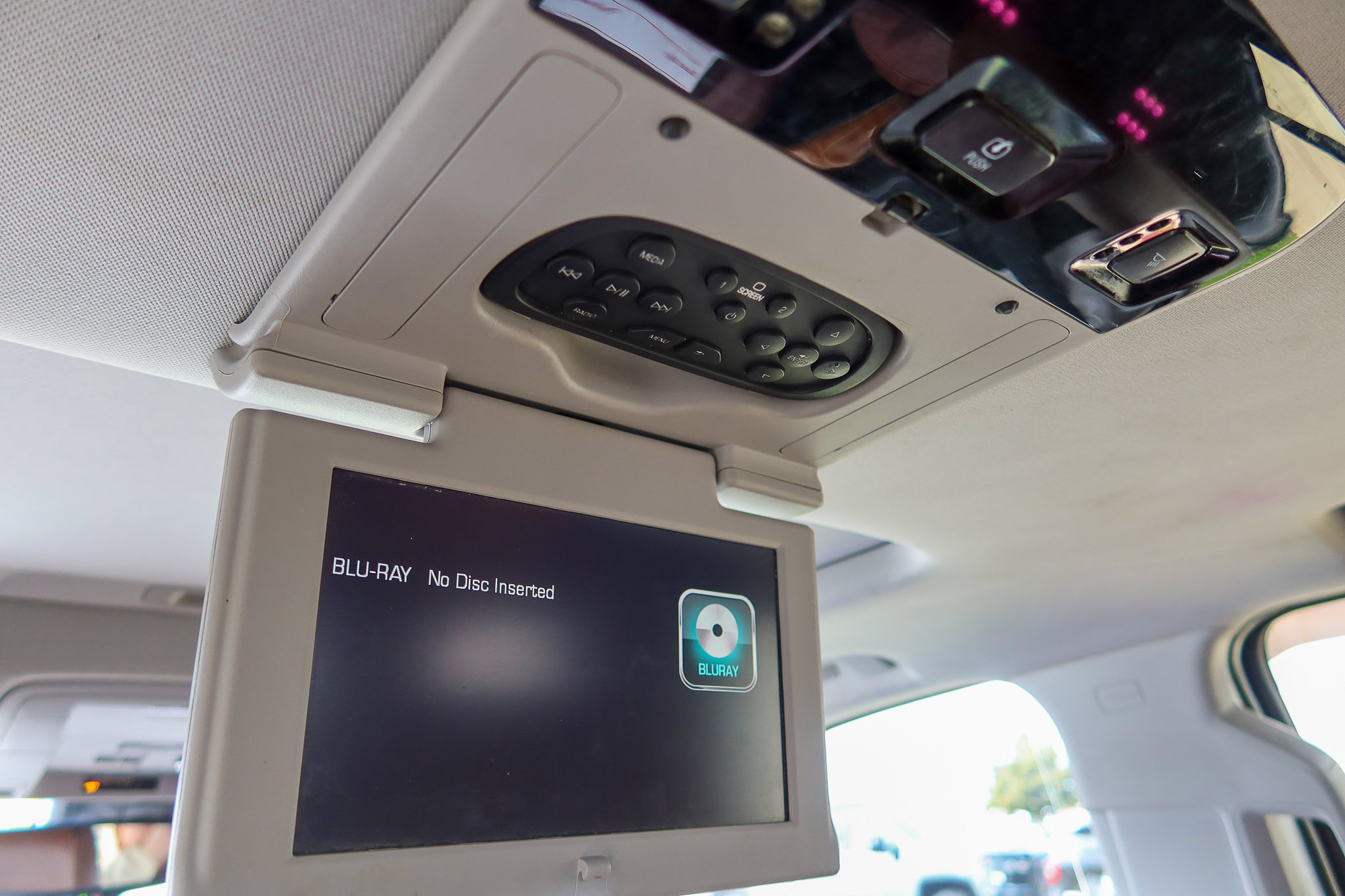 Used 2019 Chevrolet Tahoe Premier w/ Premier Plus Edition AWD/4WD image 17