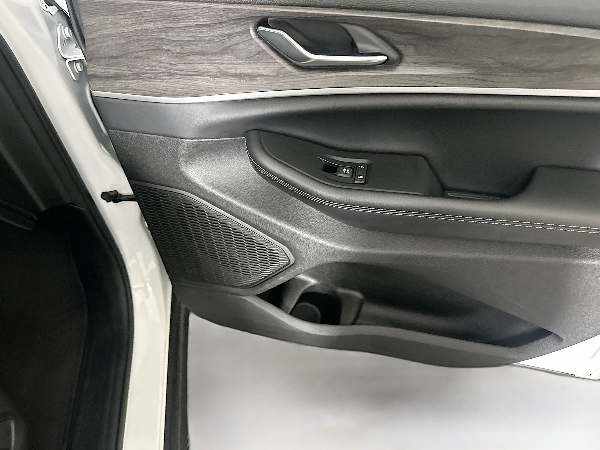 Used 2024 Jeep Grand Cherokee L Limited w/ Luxury Tech Group II image 33