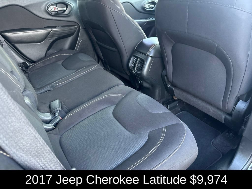 Used 2017 Jeep Cherokee Latitude FWD image 18