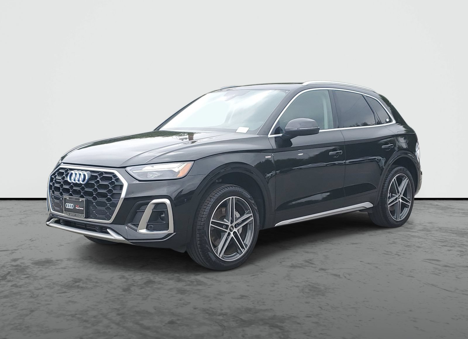 Used 2023 Audi Q5 e Premium w/ Convenience Package AWD/4WD image 2