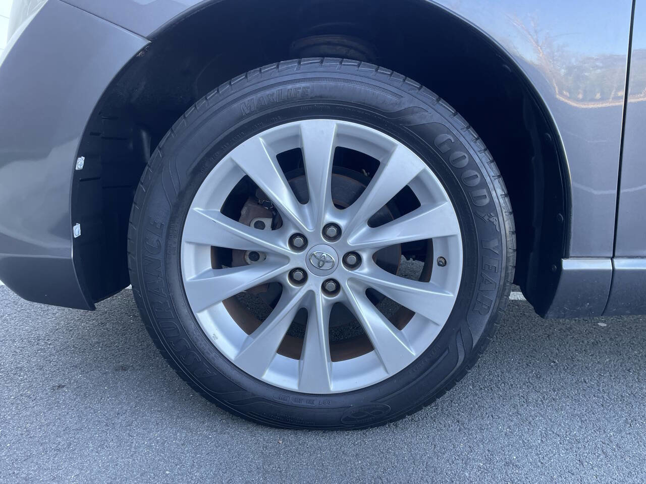 Used 2015 Toyota Venza LE image 36