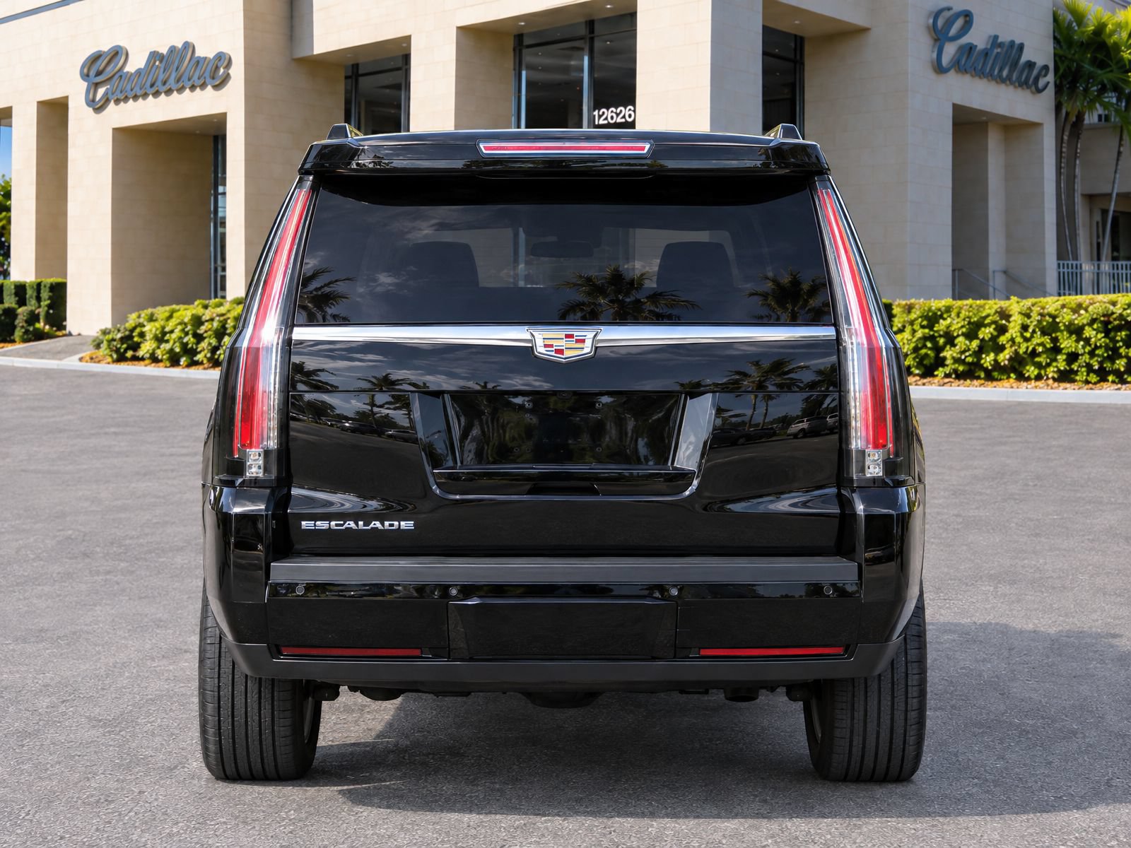 Used 2018 Cadillac Escalade Platinum AWD/4WD image 7