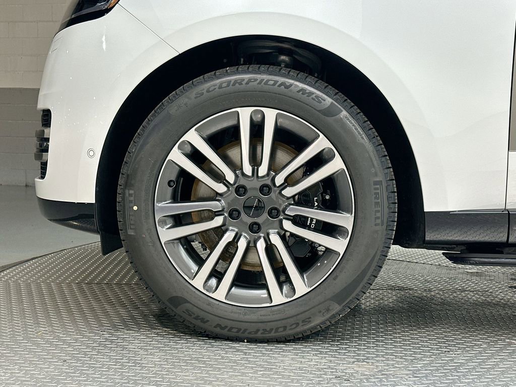 New 2026 Land Rover Range Rover SE image 17