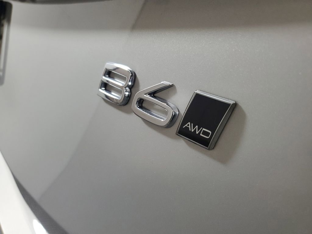 Certified 2025 Volvo XC90 B6 Core w/ Climate Package image 9