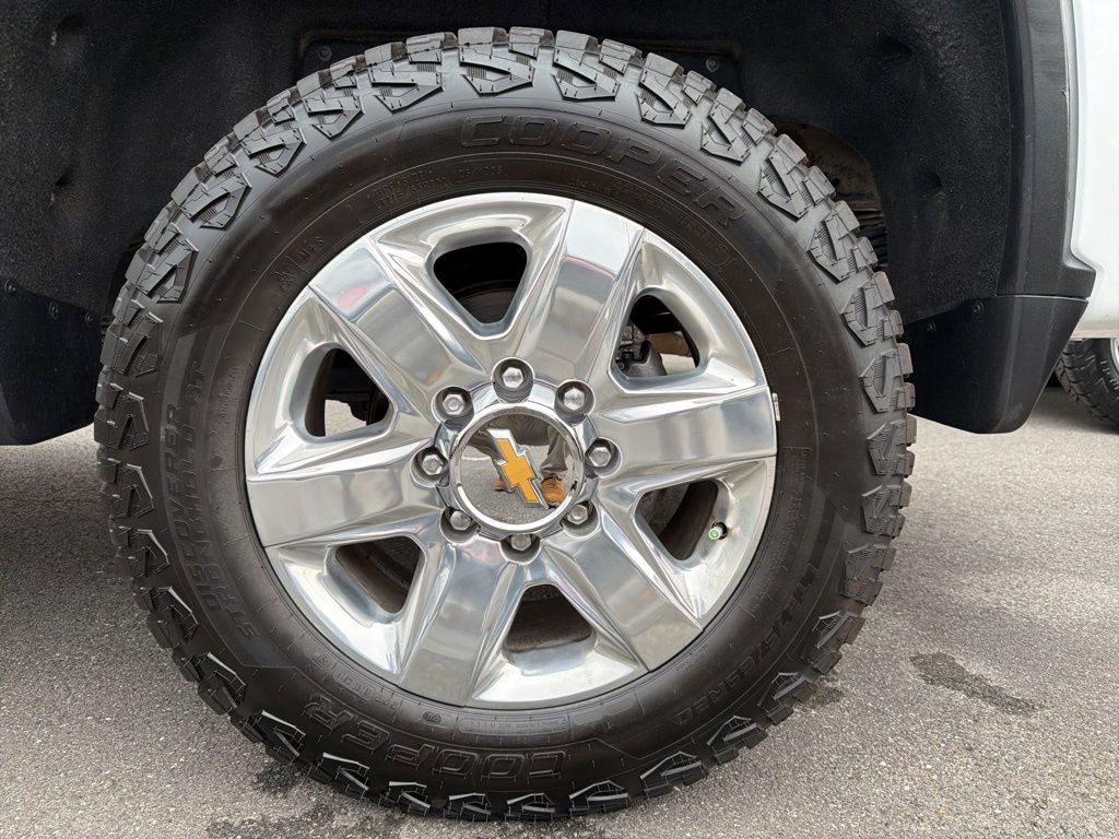 Used 2022 Chevrolet Silverado 2500 LTZ w/ LTZ Convenience Package image 13