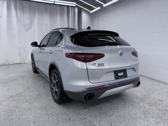 Used 2023 Alfa Romeo Stelvio Ti AWD/4WD image 4