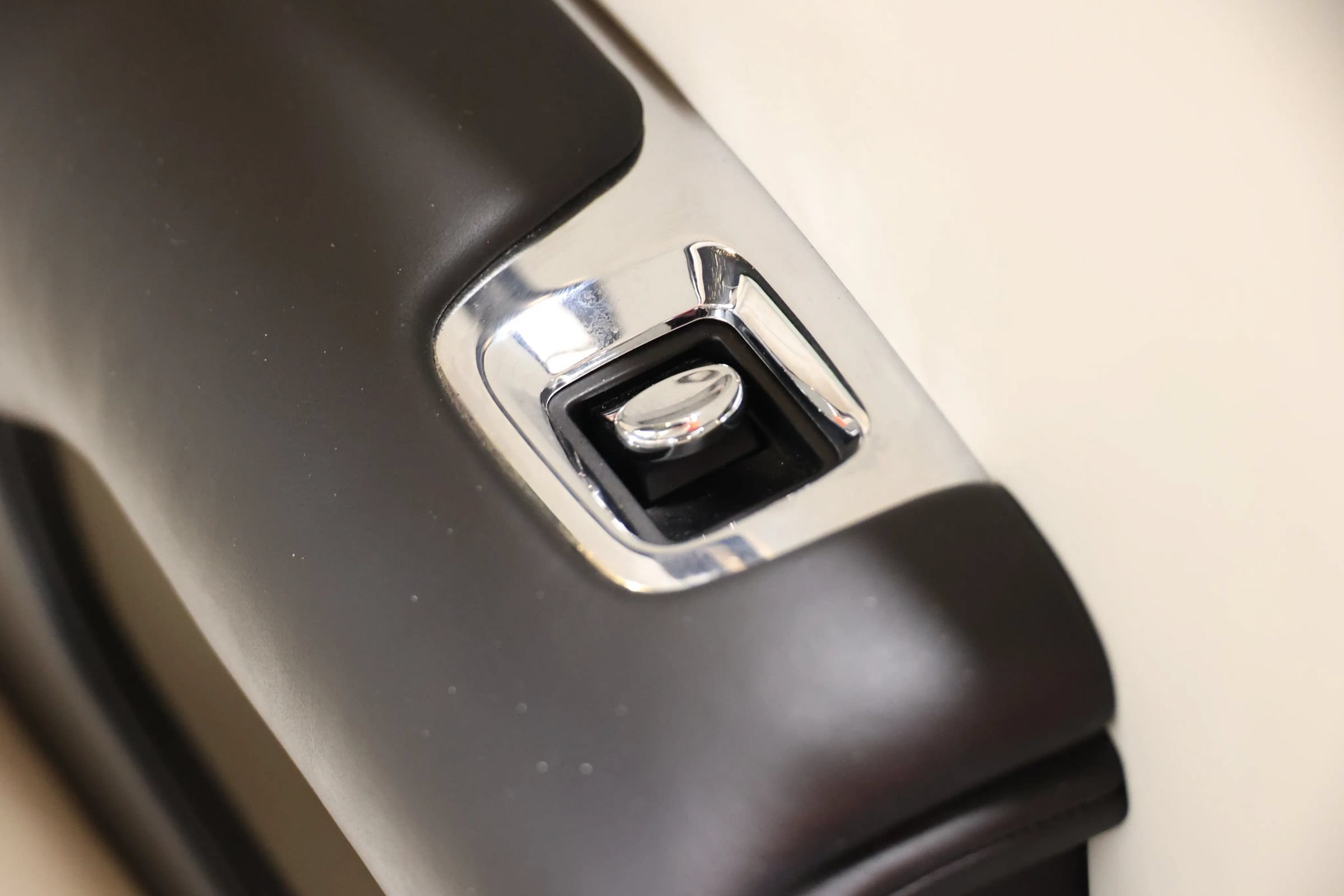 Used 2017 Rolls-Royce Wraith RWD image 73