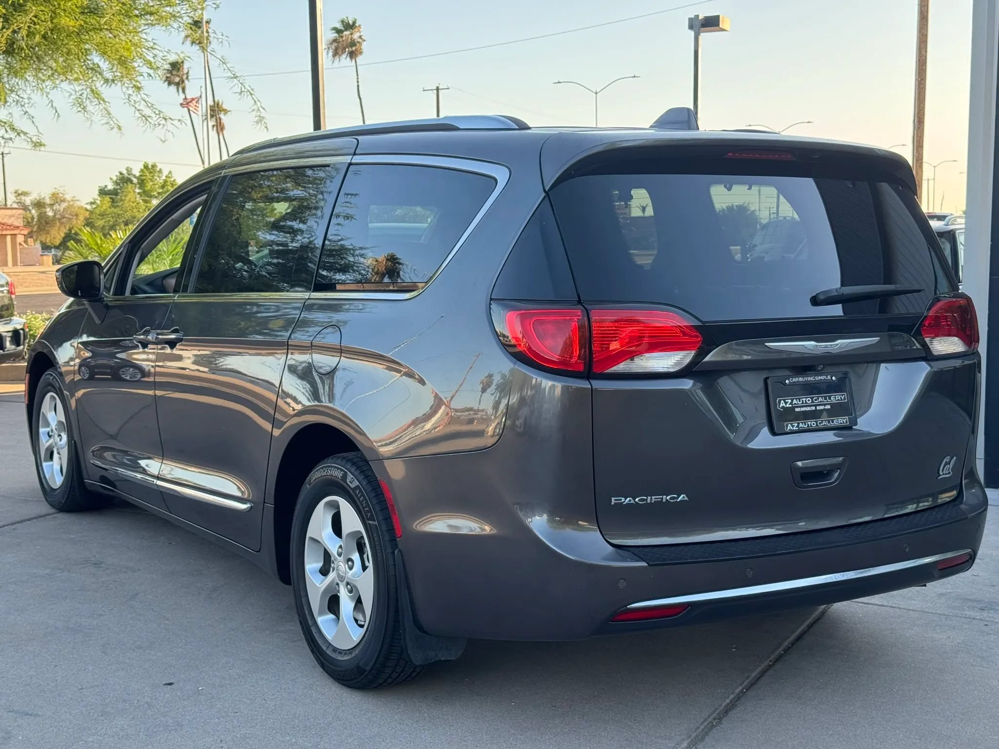 Used 2017 Chrysler Pacifica Touring-L Plus FWD image 8