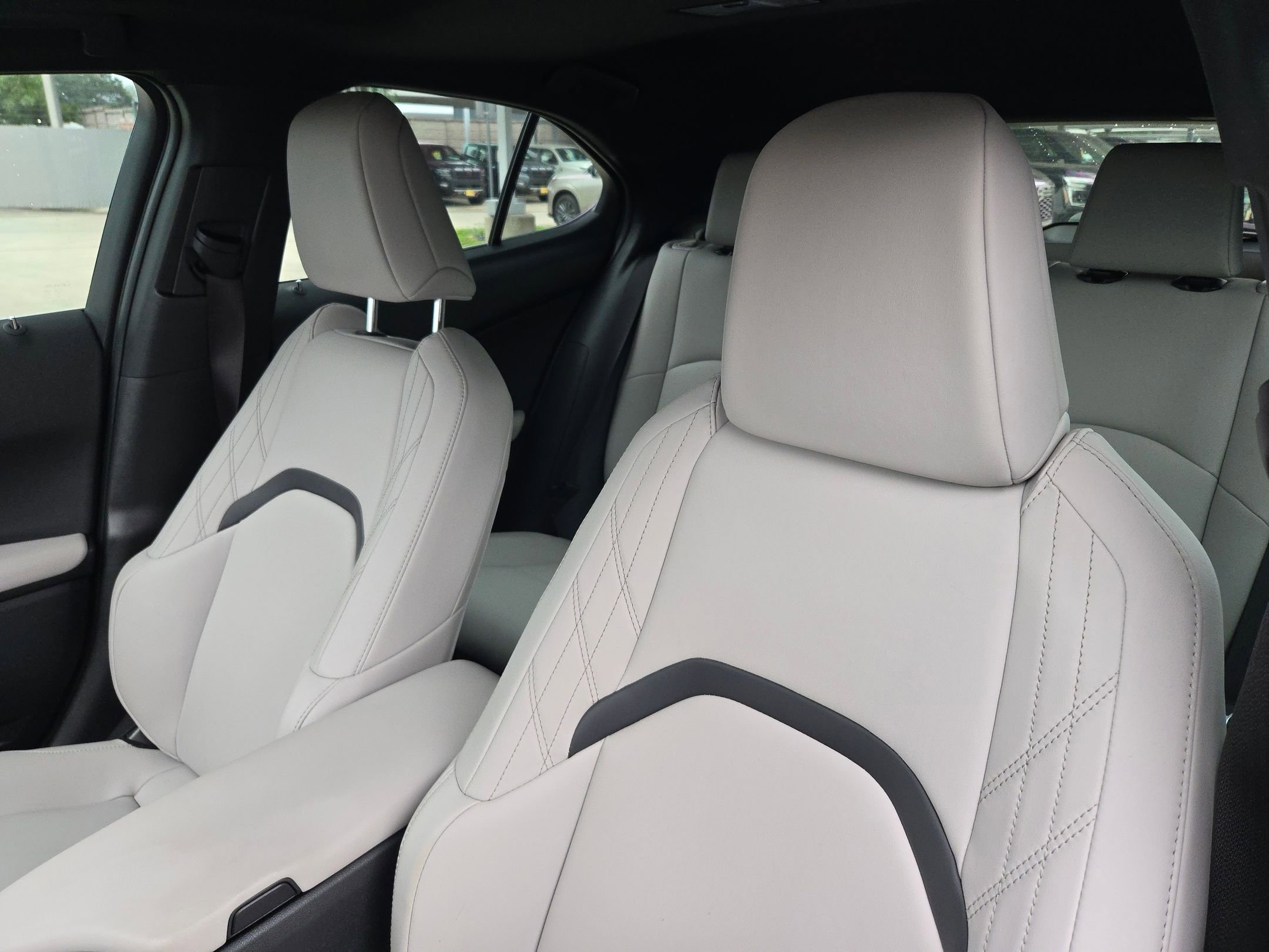 Used 2023 Lexus UX 250h FWD w/ Accessory Package (Z2) image 9