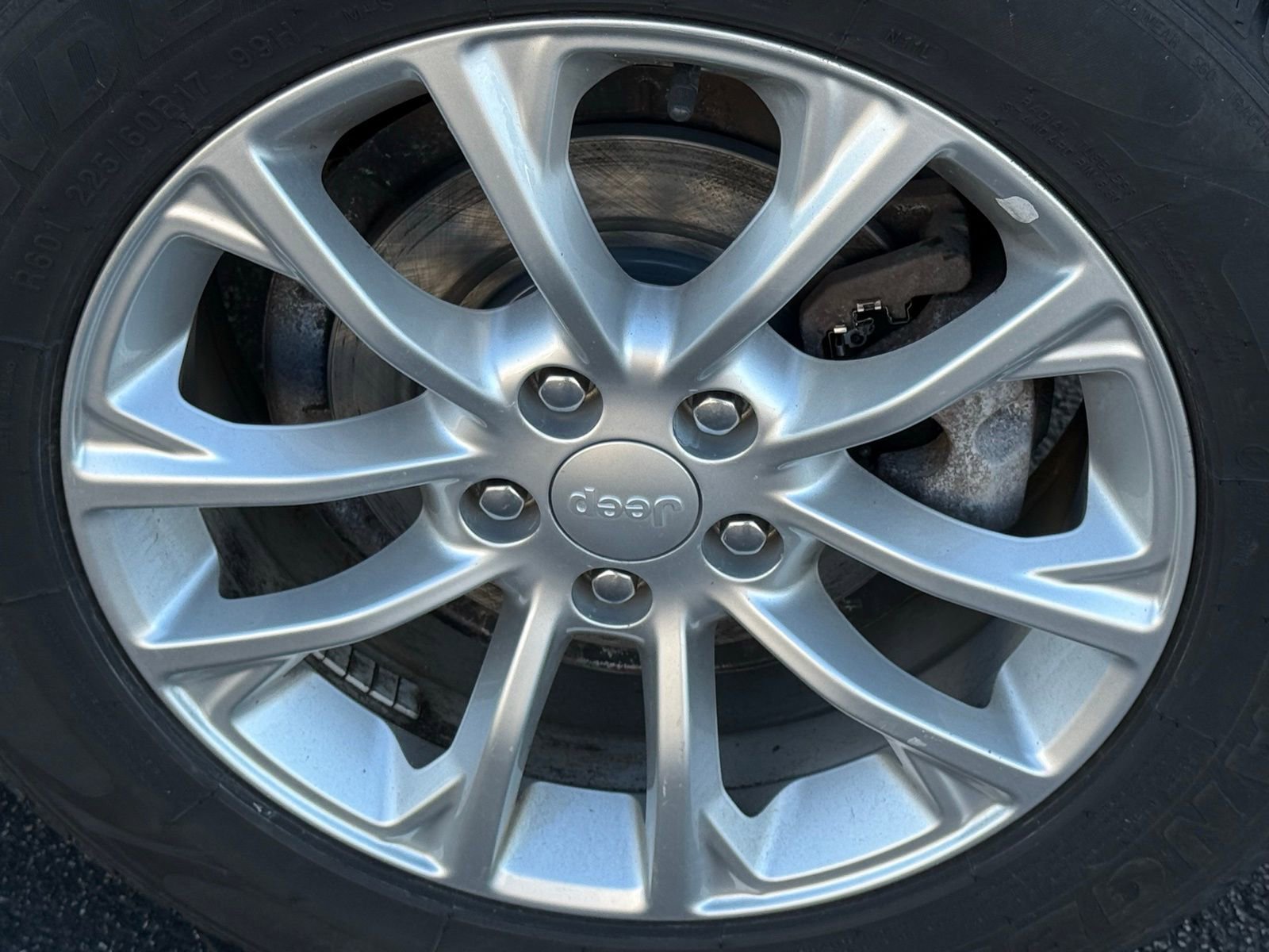 Used 2019 Jeep Cherokee Latitude w/ Popular Appearance Group image 10