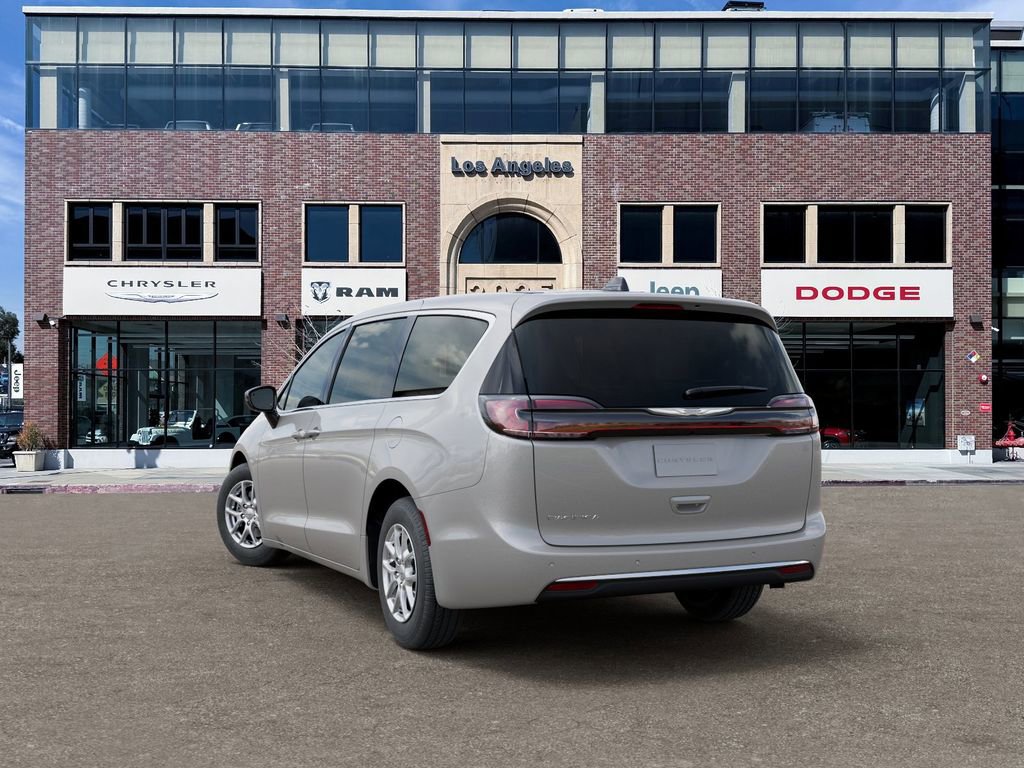 New 2026 Chrysler Pacifica Select image 3