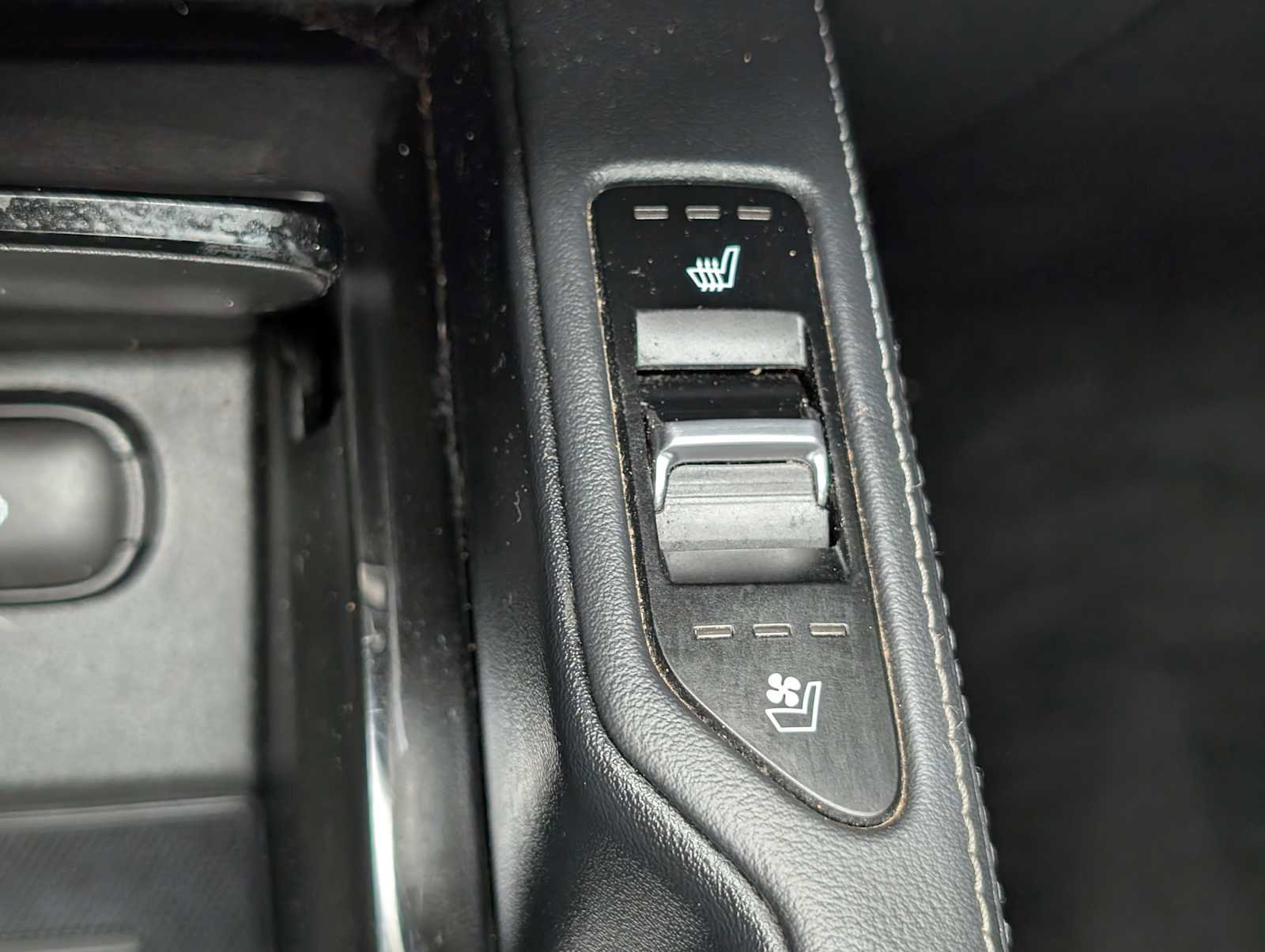 Used 2022 Kia Telluride EX w/ EX Premium Package AWD/4WD image 32
