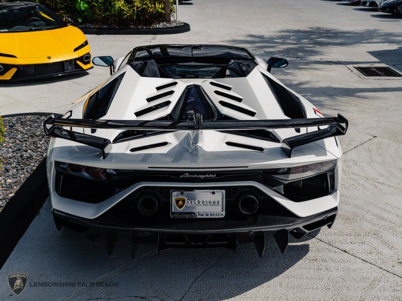Used 2021 Lamborghini Aventador SVJ AWD/4WD image 6