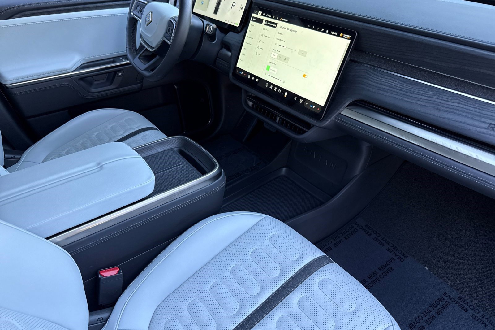 Used 2025 Rivian R1T Adventure image 19