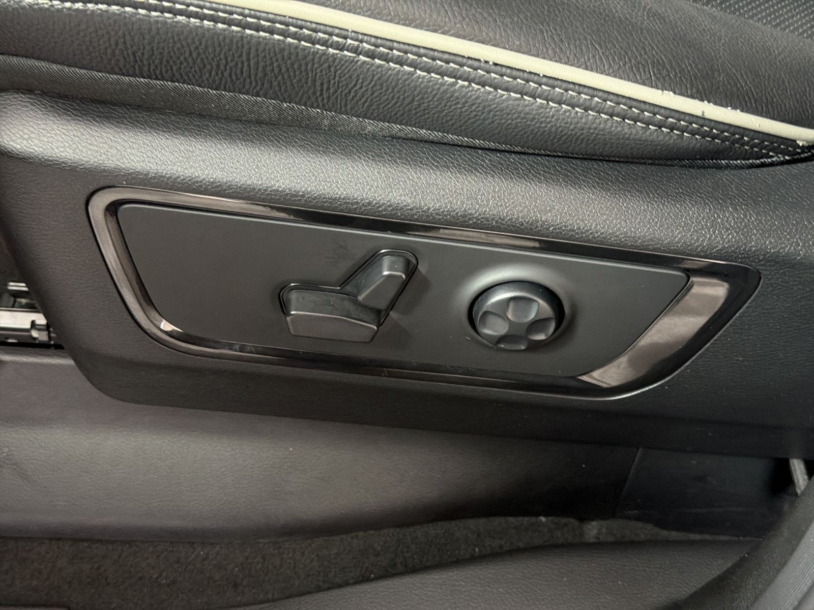 Used 2024 RAM 1500 Limited AWD/4WD image 14