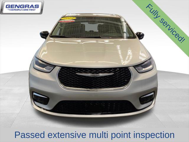 Certified 2024 Chrysler Pacifica Limited FWD image 3