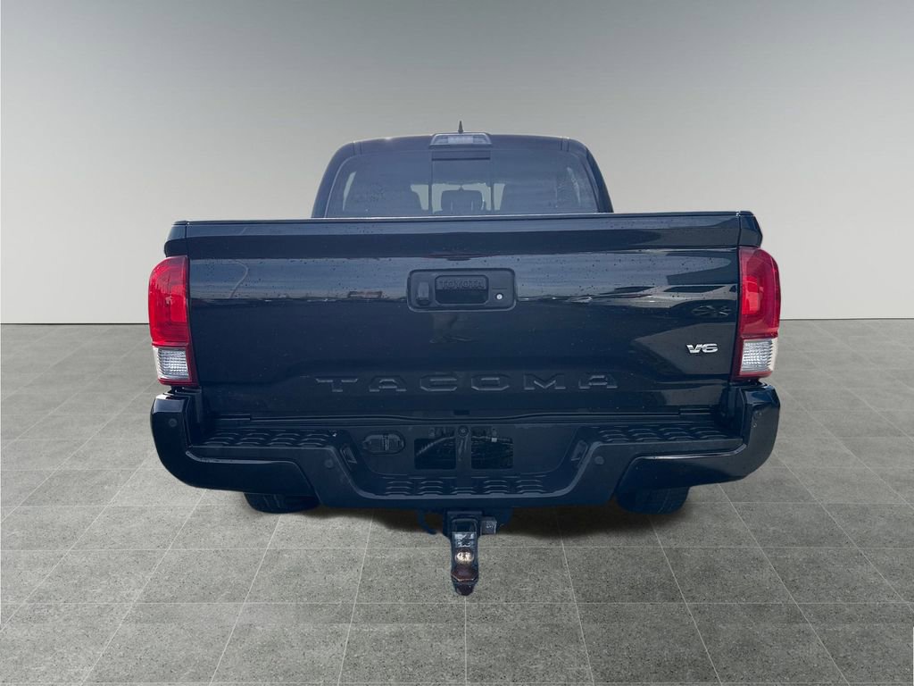 Used 2017 Toyota Tacoma TRD Sport image 4