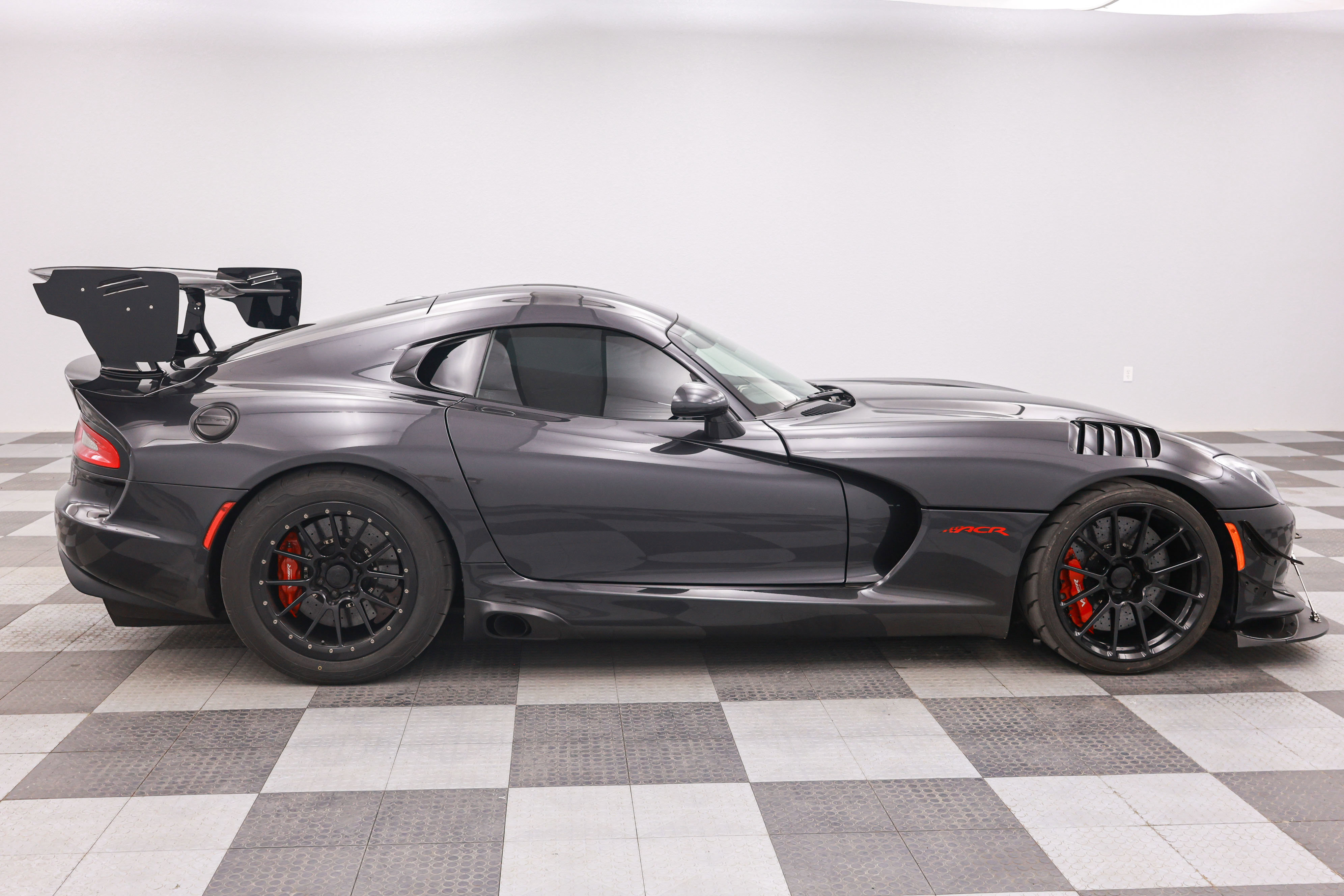 Used 2017 Dodge Viper ACR w/ Extreme Aero Package RWD image 17