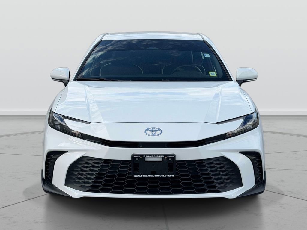 Used 2025 Toyota Camry SE FWD image 2