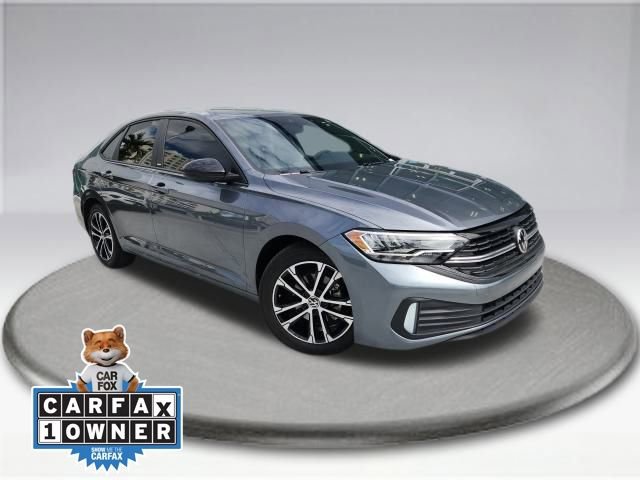 Used 2024 Volkswagen Jetta Sport image 2