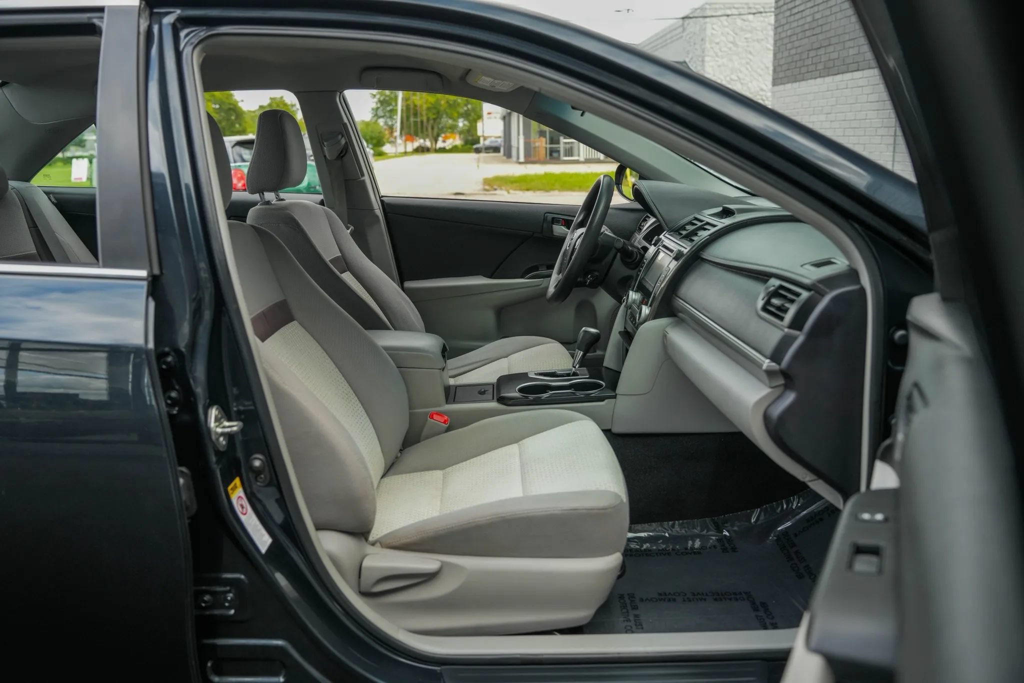 Used 2014 Toyota Camry LE FWD image 26