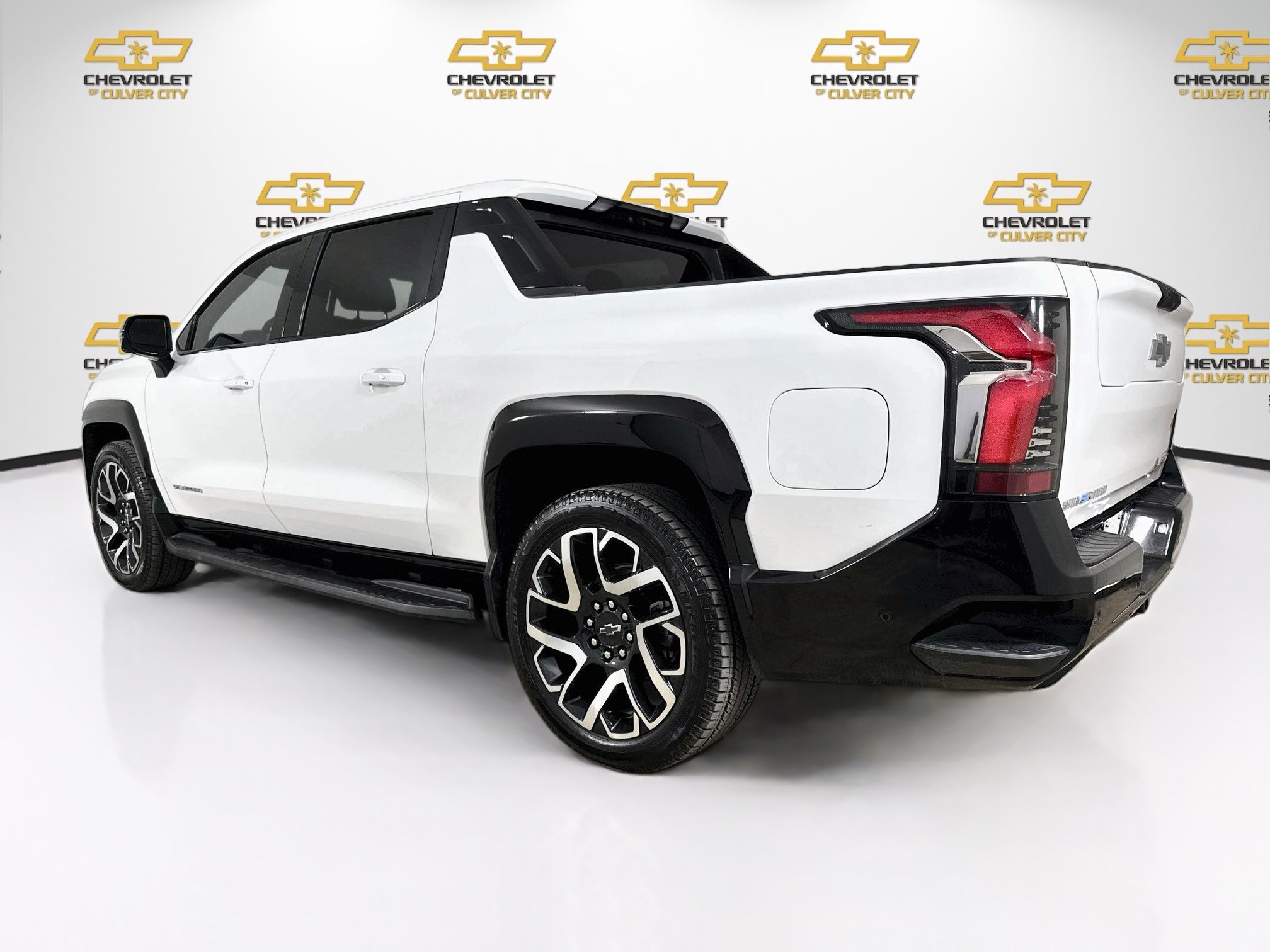 Used 2025 Chevrolet Silverado EV RST AWD/4WD image 6
