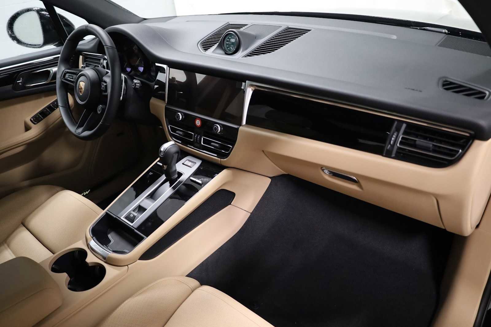 New 2026 Porsche Macan image 6