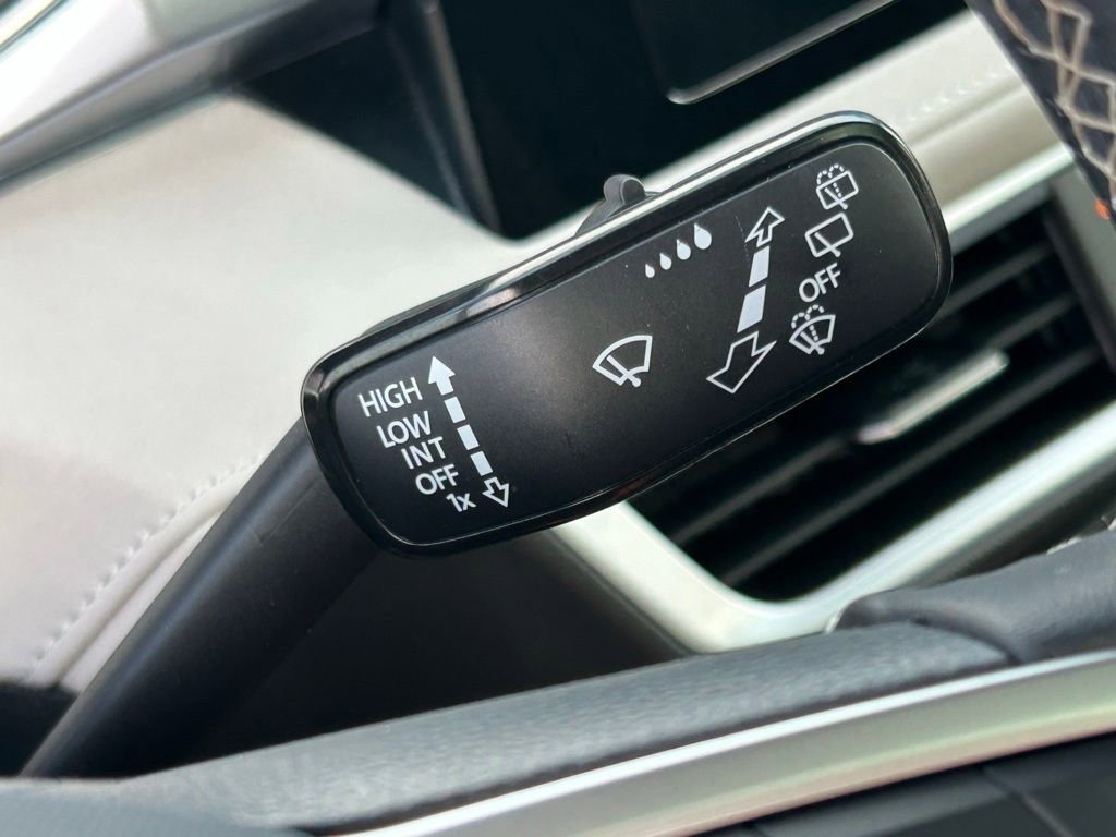 Used 2025 Volkswagen Taos SE image 21