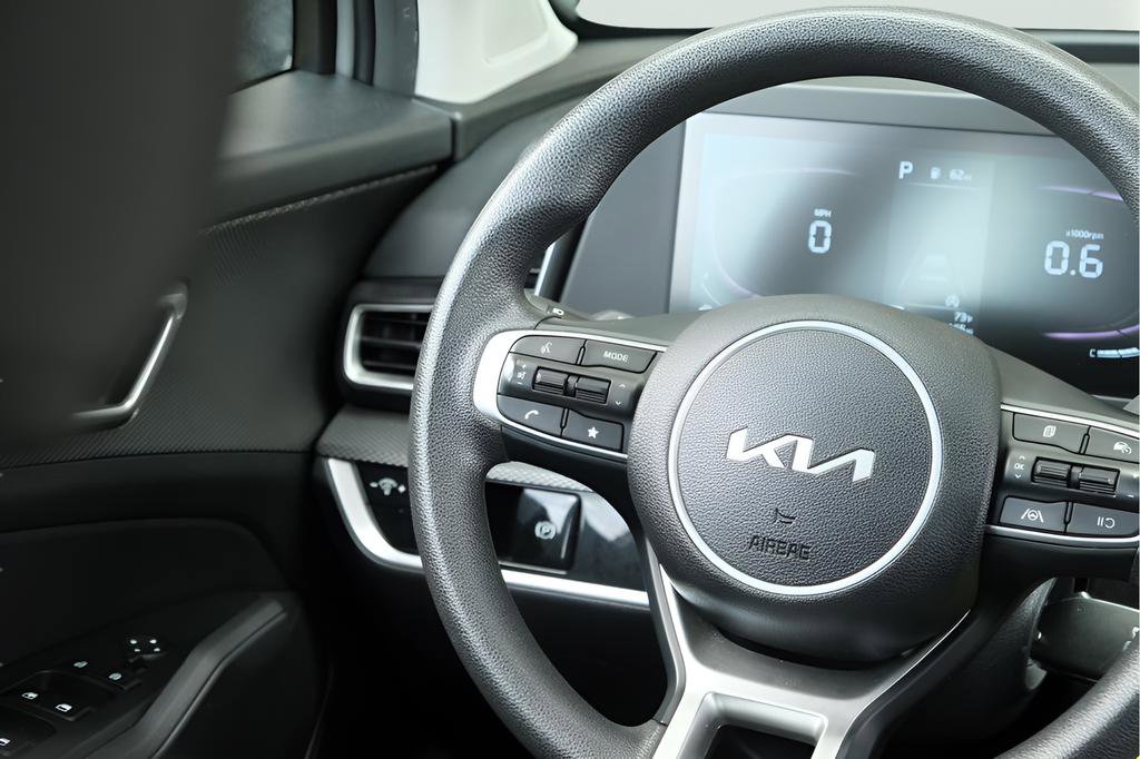 Used 2024 Kia Sportage LX image 12