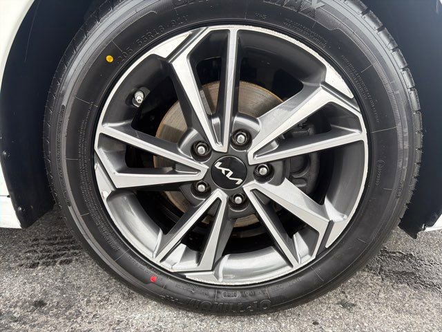 Used 2022 Kia Forte LXS image 8