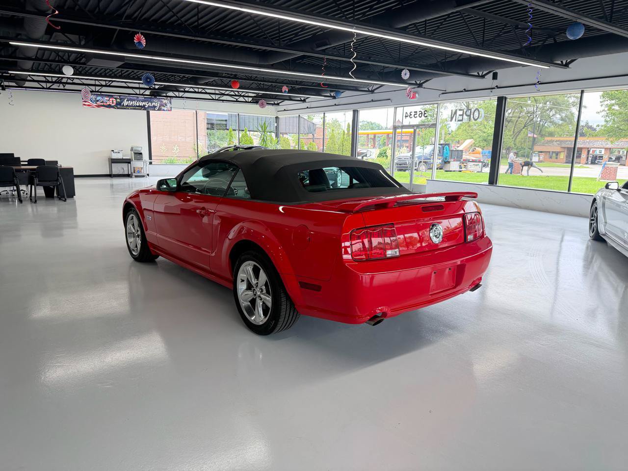 Used 2006 Ford Mustang GT RWD image 7