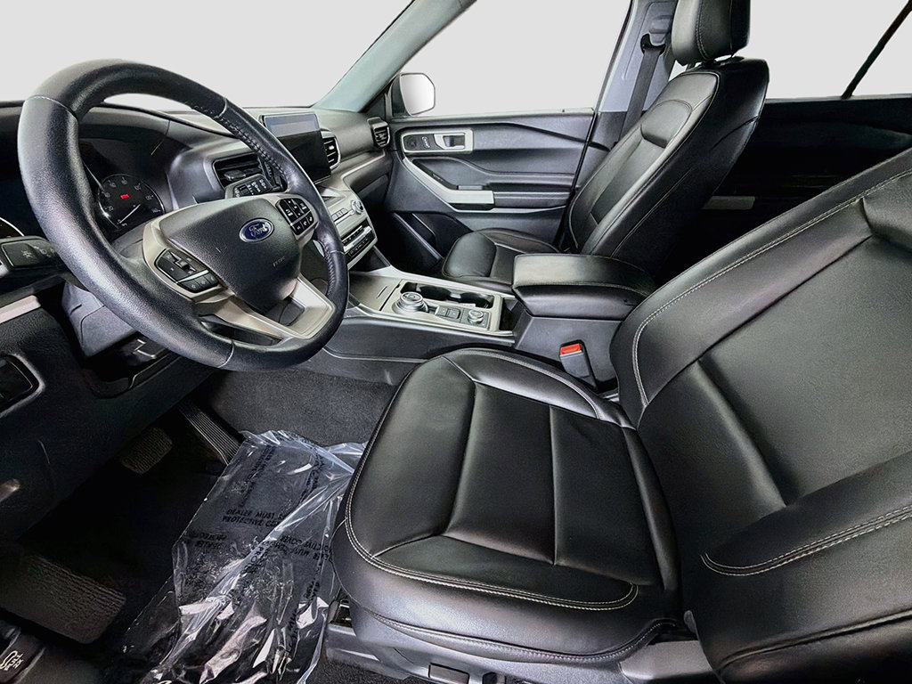 Used 2023 Ford Explorer XLT w/ Equipment Group 202A AWD/4WD image 21