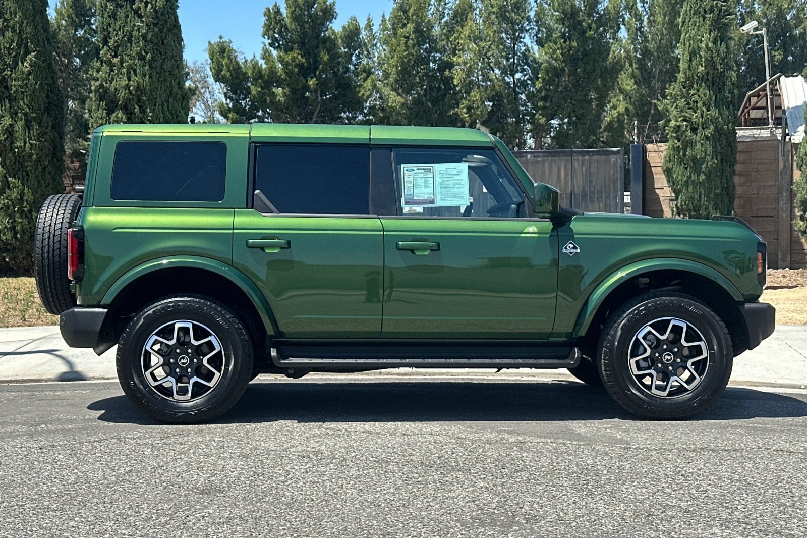 Used 2025 Ford Bronco Outer Banks AWD/4WD image 3