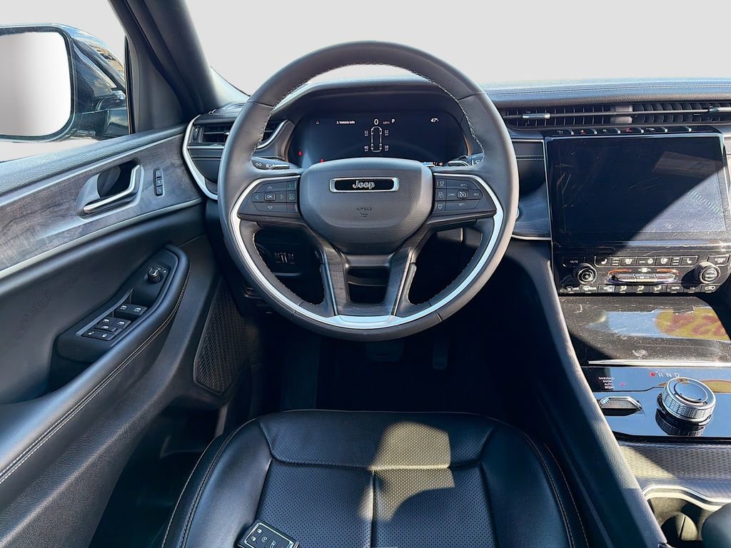 Used 2024 Jeep Grand Cherokee L Limited w/ Luxury Tech Group II image 19