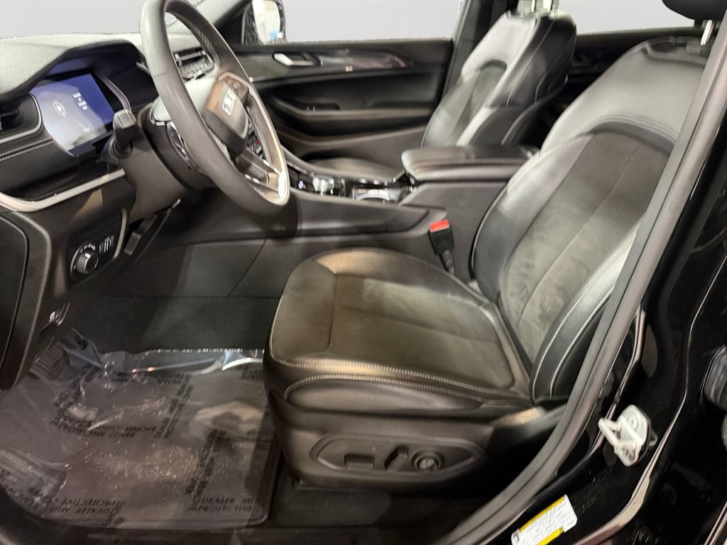 Used 2023 Jeep Grand Cherokee L Laredo AWD/4WD image 24