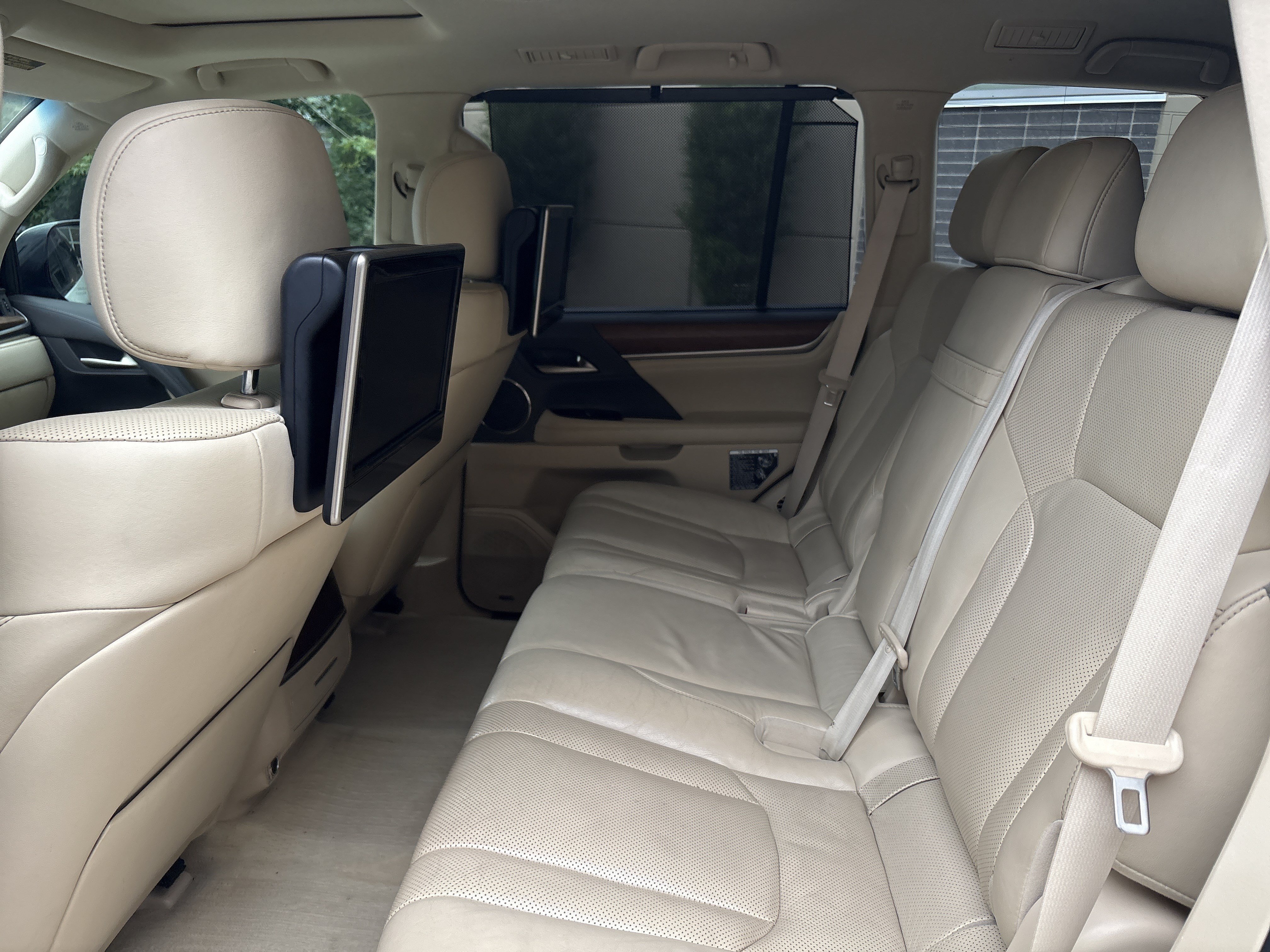 Used 2017 Lexus LX 570 4WD w/ Luxury Package image 31