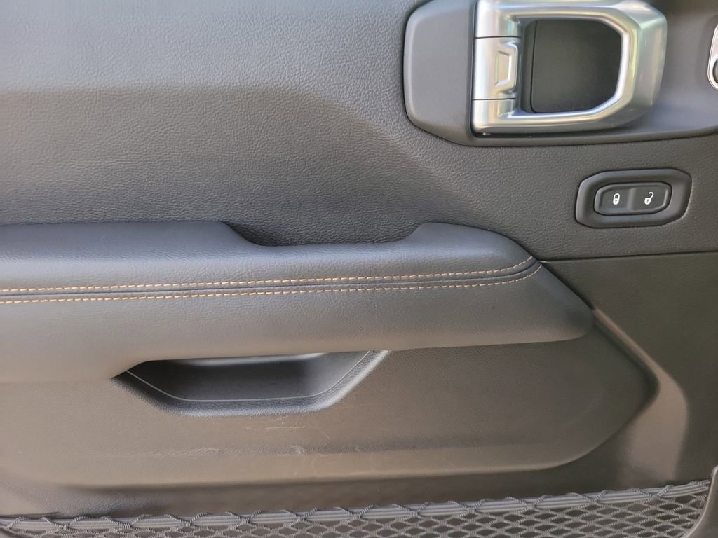 Used 2022 Jeep Gladiator Overland image 15