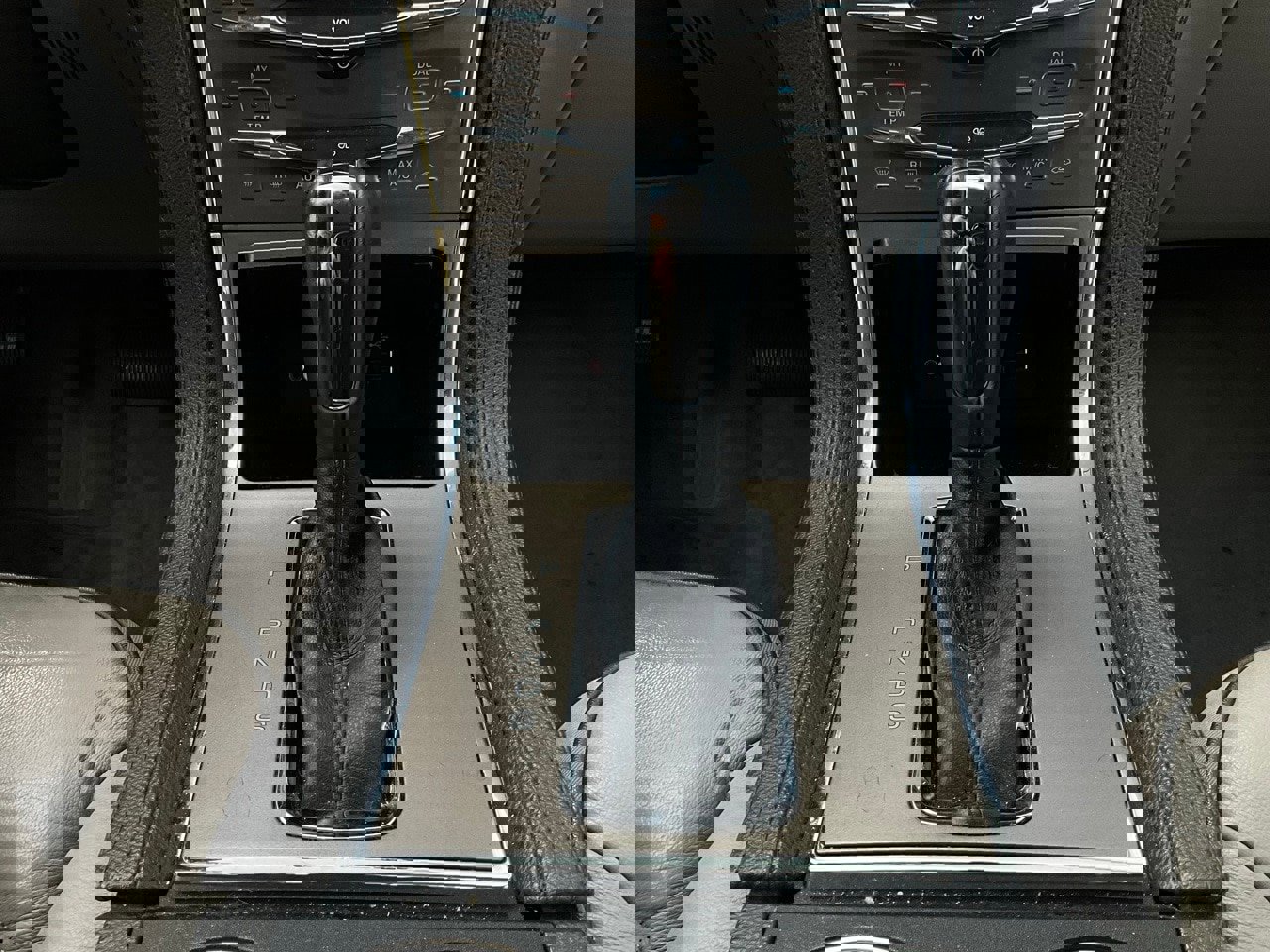 Used 2014 Lincoln MKX FWD w/ Equipment Group 102A image 25