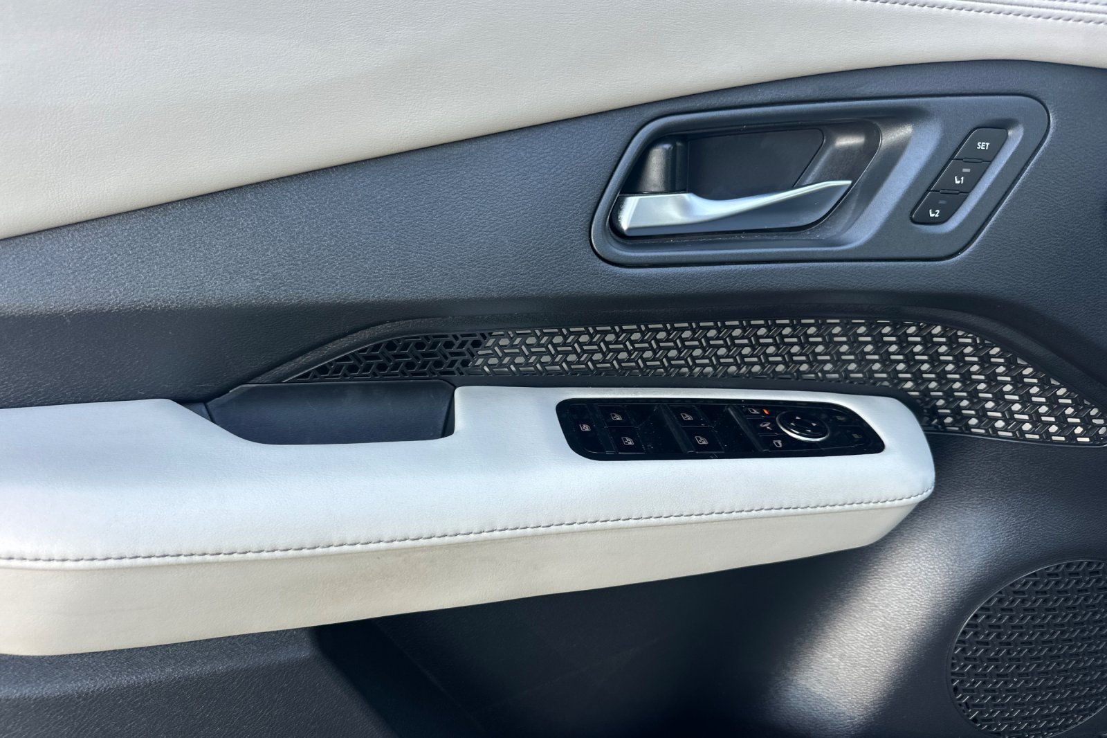 Certified 2023 Nissan Ariya FWD image 12
