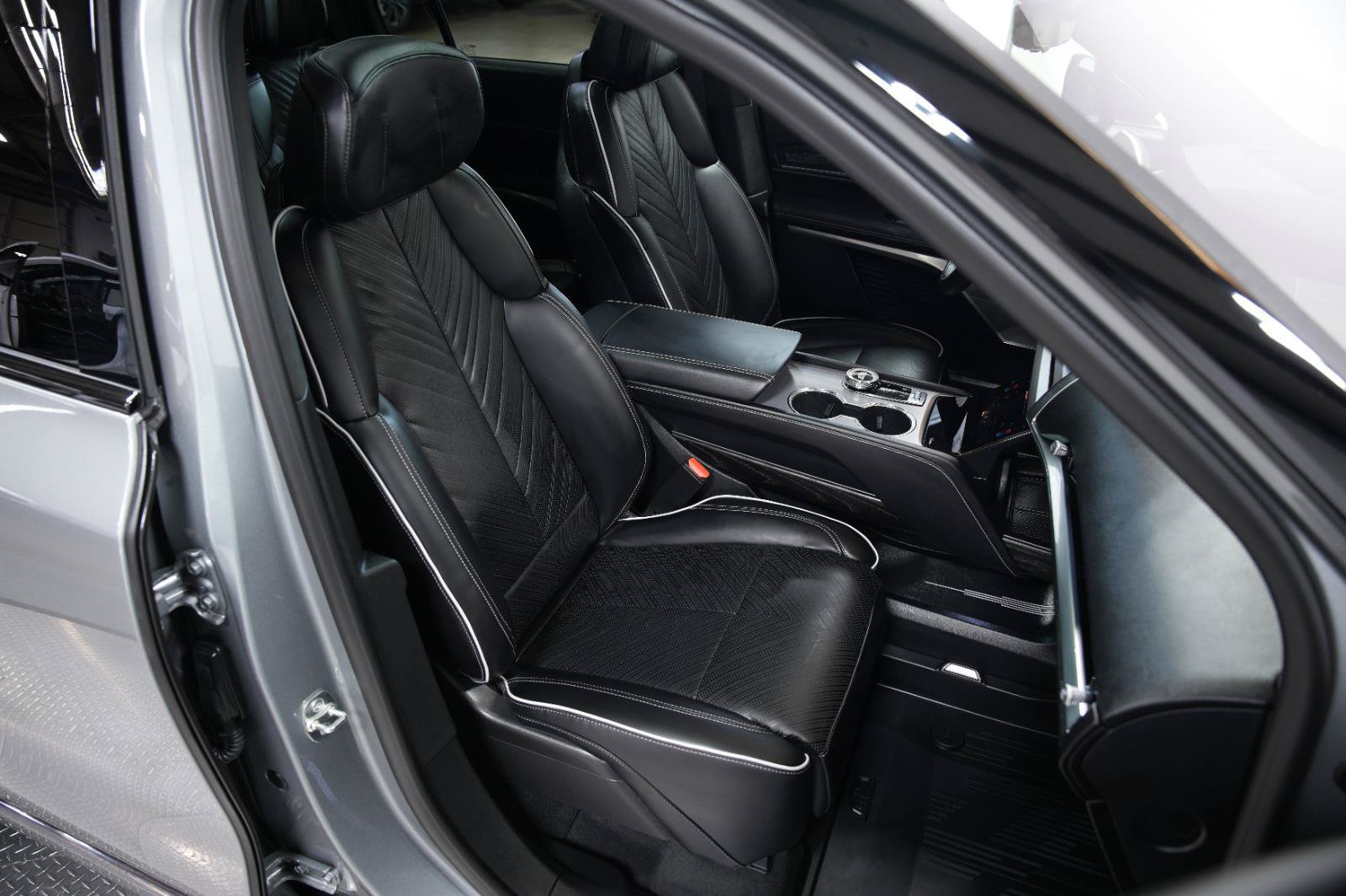 Used 2026 Cadillac Vistiq Platinum w/ LPO, Floor Liner Package AWD/4WD image 29