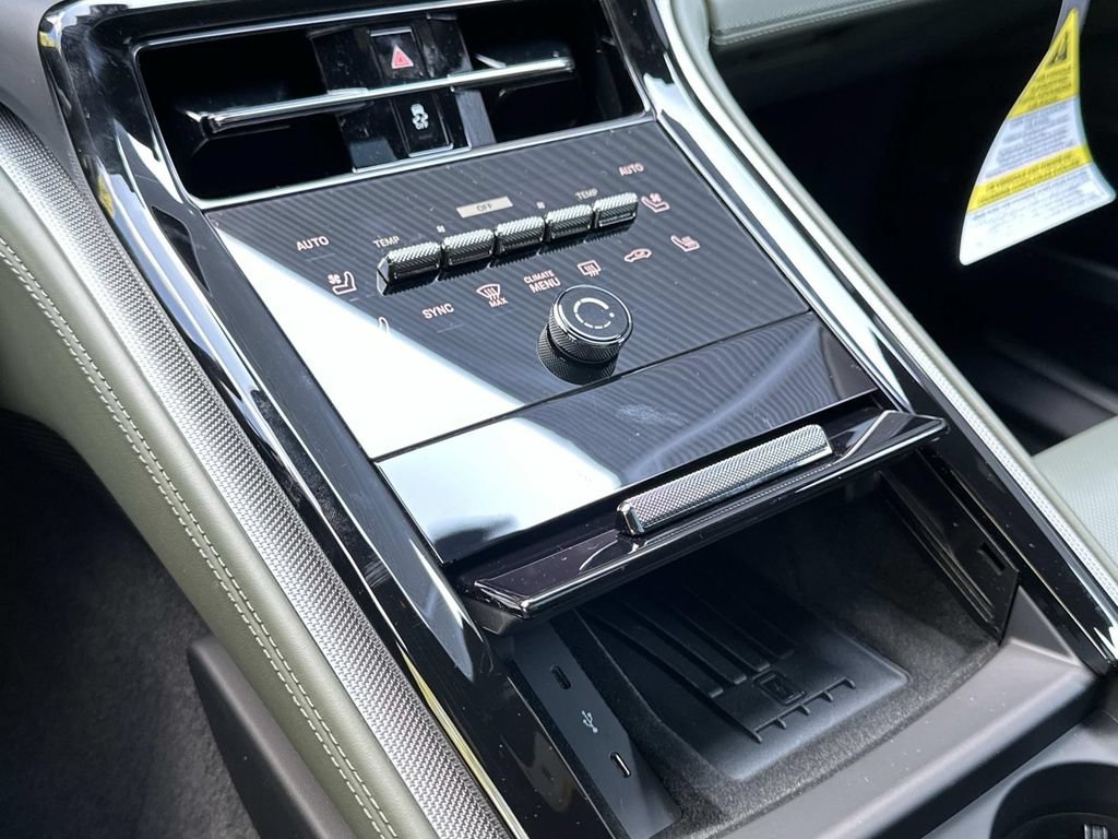 New 2025 Porsche Panamera 4 E-Hybrid AWD/4WD image 25