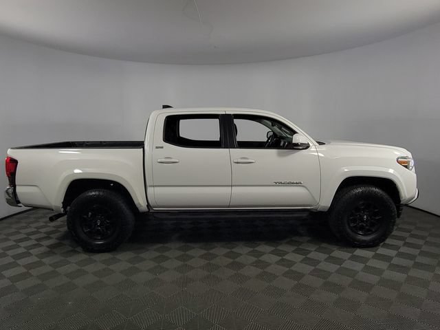 Used 2022 Toyota Tacoma SR5 AWD/4WD image 11